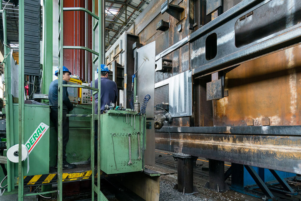 Machining on a boring-milling machine