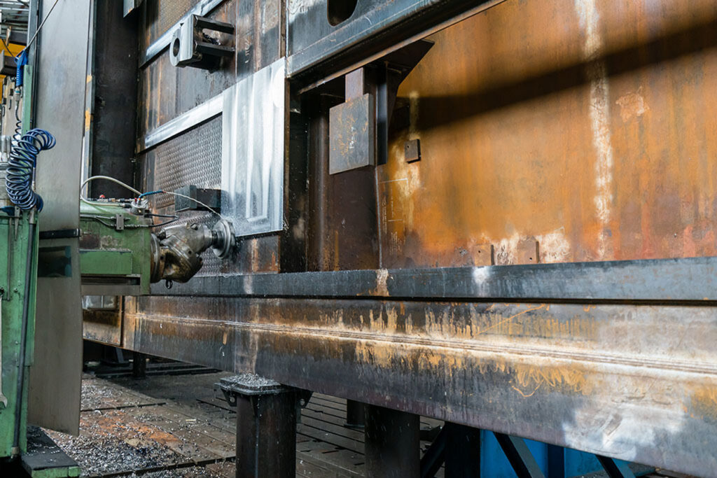 Large-size machining